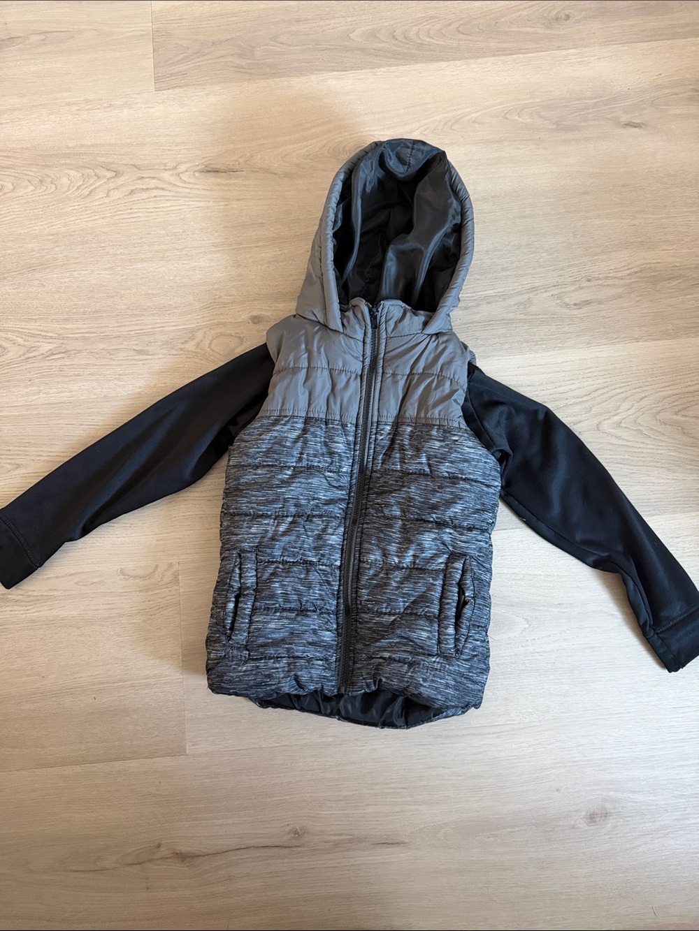 Body Glove Kids Hooded Puffer Jacket in Gray and Black